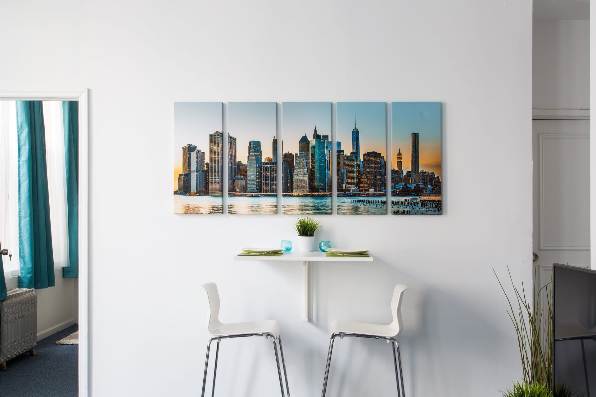Charging Bull interior — view 4.