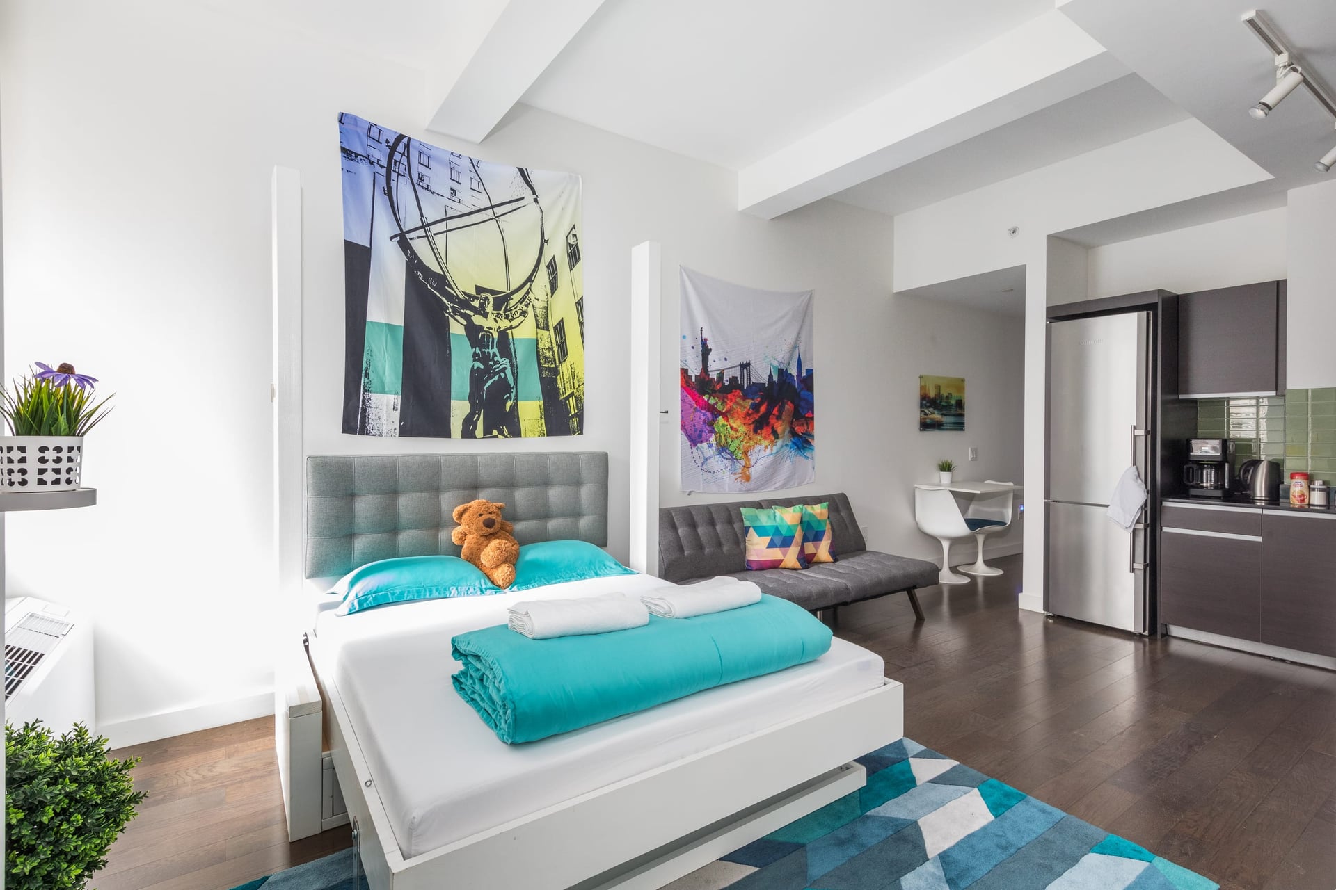 Pier 15 Studio interior — view 4.